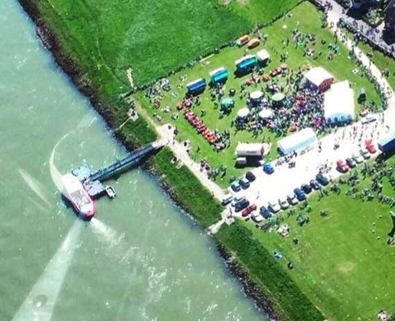 Feuerwehr Kalkar: Vatertag wird legendär: Biwak Party direkt am Rhein in Grieth