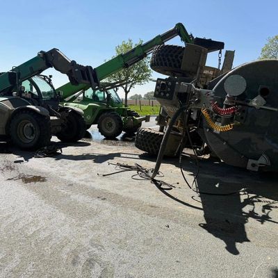 Feuerwehr Kalkar: Umgekippter Traktor mit Güllefass sorgt für Verkehrsstörungen in Kehrum