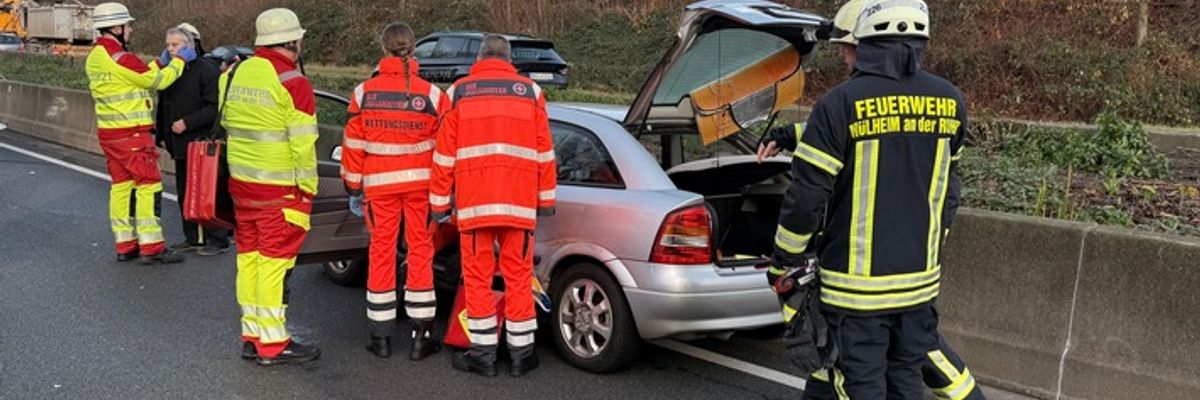FW-MH: FW-MH: Verkehrsunfall auf der Autobahn A40