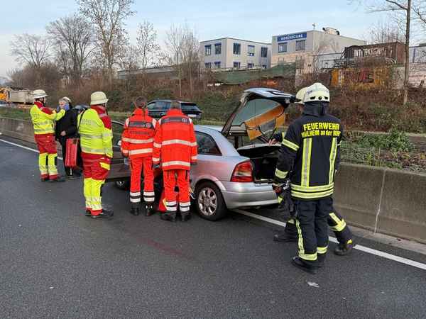FW-MH: FW-MH: Verkehrsunfall auf der Autobahn A40