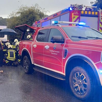 FW-EN: Feuerwehr rettet gestürzte Person aus Wald