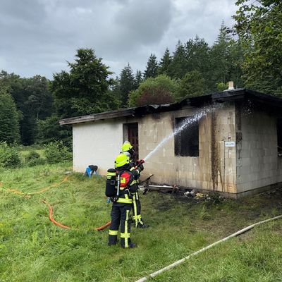 FW-SE: Feuer zerstört Bungalow