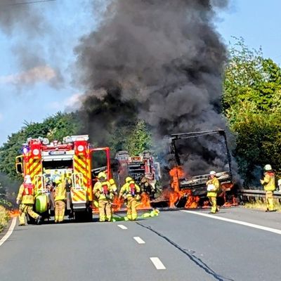 FW Ratingen: LKW Brand auf der A 44