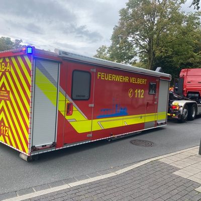 FW-Velbert: Brand in einem Firmengebäude am Rosenkamp