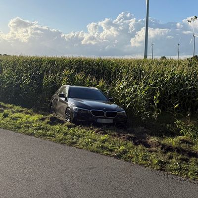 FW-AUR: Betriebsstoffe nach Verkehrsunfall ausgetreten