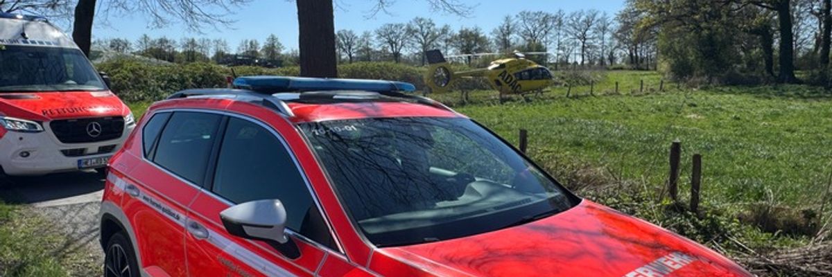 FW-SE: Verkehrsunfall zwischen zwei Personenkraftwagen und einem LKW zwischen Alveslohe und Ellerau