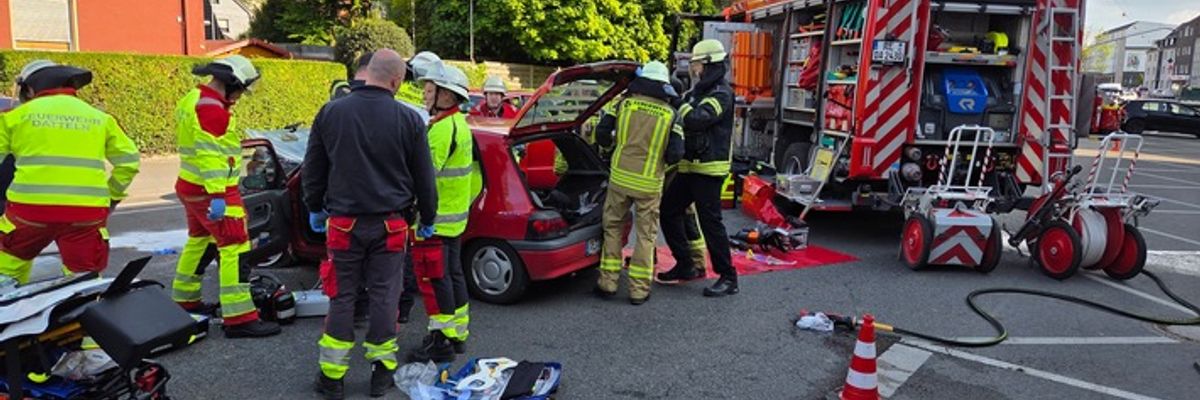 FW Datteln: Verkehrsunfall mit lebensbedrohlichen Verletzungen fordert Feuerwehr und Rettungsdienst