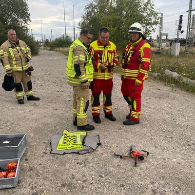 FW Lehrte: Böschungsbrand zwischen den Bahngleisen bei Lehrte