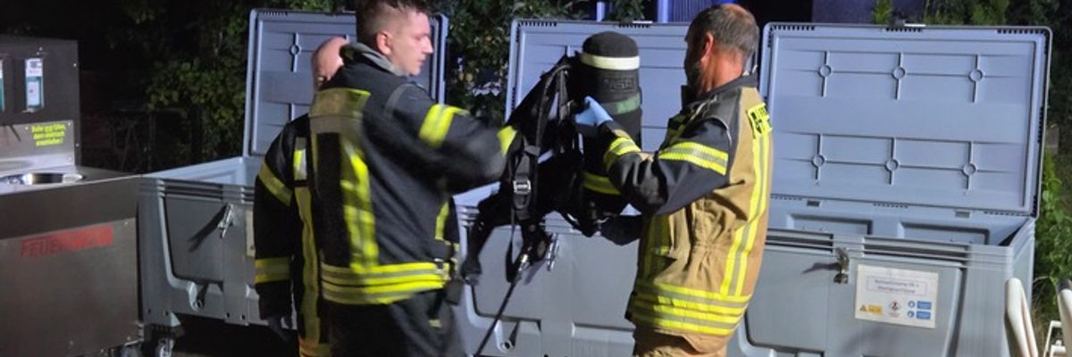 FW Datteln: Feuer in Kleingartenanlage