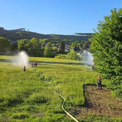 FW-AR: Jugendfeuerwehr simuliert Vegetationsbrandbekämpfung