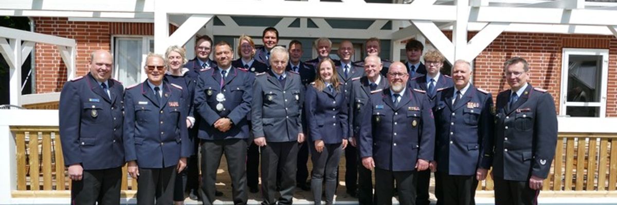 FW Südheide: Sommerfest der Freiwilligen Feuerwehr Beckedorf Bernd Kleisinger und Christoph Eggers für 40-jährige Mitgliedschaft in der Freiwilligen Feuerwehr geehrt