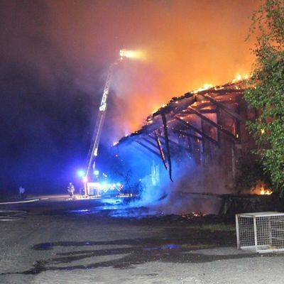 FW Helmstedt: Leerstehende Lagerhalle in Vollbrand