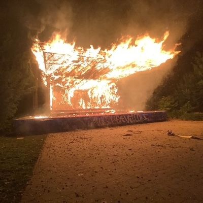 FW-GE: Brand im Musikpavillon des Stadtgartens