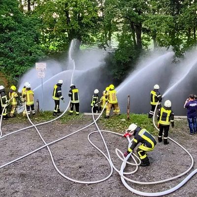 FW-OLL: Die Feuerwehren Sandhatten und Huntlosen treffen sich alle zwei Jahre zum legendären Huntewettkampf