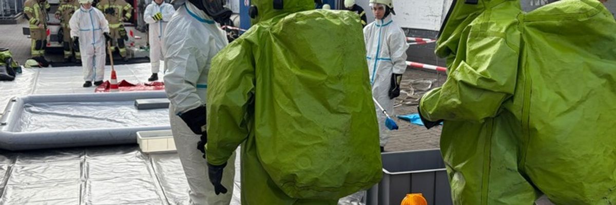 Feuerwehr Goch: Gefahrgutübung bei RCN-Chemie: 40 Feuerwehr-Einsatzkräfte vor Ort