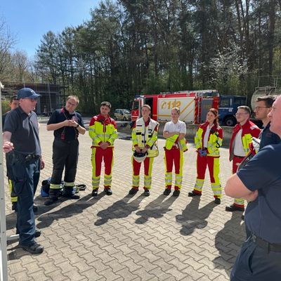 FW Dinslaken: Feuerwehr Dinslaken trainiert am Institut der Feuerwehr in Münster
