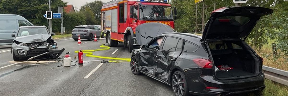 FW Alpen: Verkehrsunfall mit zwei beteiligten Fahrzeugen