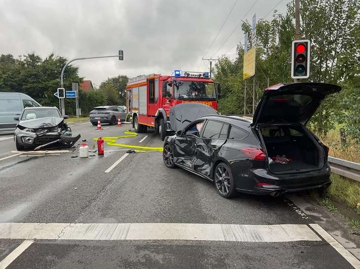 FW Alpen: Verkehrsunfall mit zwei beteiligten Fahrzeugen