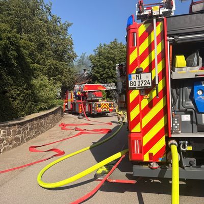 FW Bad Oeynhausen: Nach Dachstuhlbrand am 24.06.2026 - erneutes Feuer in Brandruine