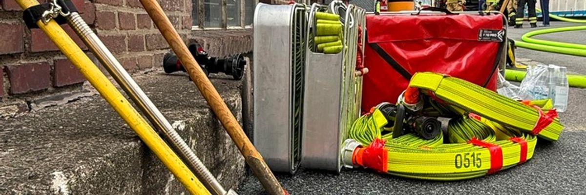 FW-EN: Chemische Reaktion in Industriebetrieb - Feuerwehr Herdecke im langwierigen Einsatz