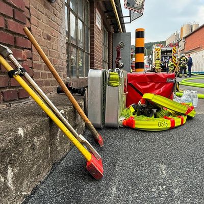 FW-EN: Chemische Reaktion in Industriebetrieb - Feuerwehr Herdecke im langwierigen Einsatz