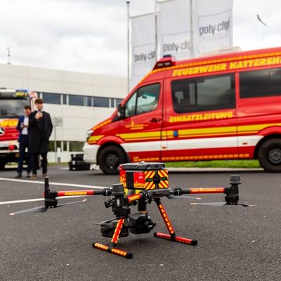 Feuerwehr MTK: Hattersheimer Innovationsführer "Poly-clip System" sponsert leistungsstarke Feuerwehr-Drohne