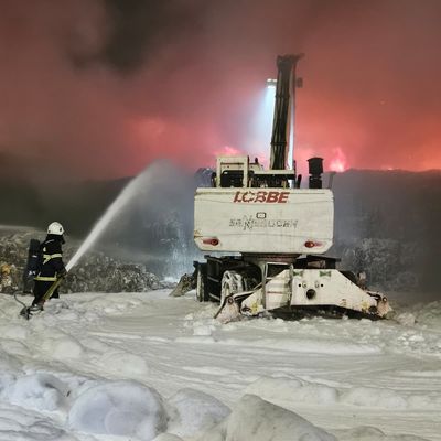 FW-MK: Großbrand bei Müllverwerter