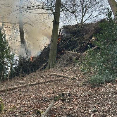 FW-Velbert: Flächenbrand an der Losenburger Straße