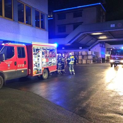 FW-AR: Feuer durch Wartungsarbeiten- Einheiten Neheim und Voßwinkel üben gemeinsam