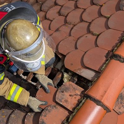 FW Stuttgart: Dehnfugenbrand führt zu langwierige Löscharbeiten