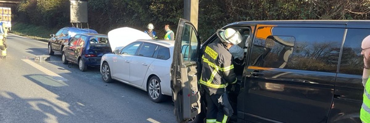 FW-DO: Verkehrsunfall auf der B236 mit vier PKW