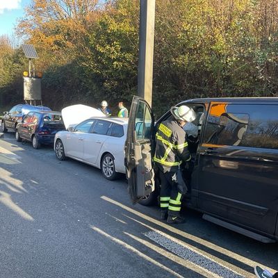 FW-DO: Verkehrsunfall auf der B236 mit vier PKW