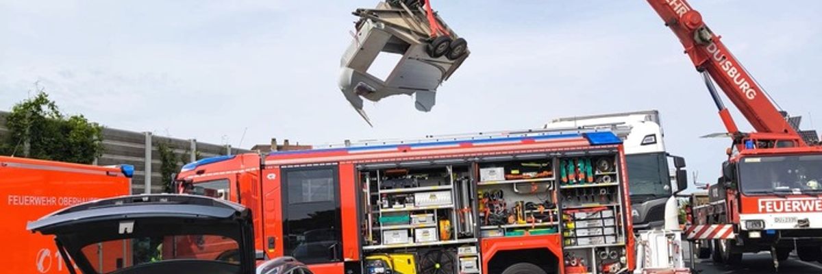 FW-OB: Zwei Verkehrsunfälle fordern Einsatz der Feuerwehr - Schwerer Unfall auf der A3 mit verletzten Pferden