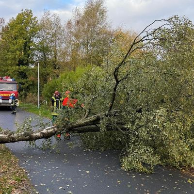 FW-AUR: Stadtfeuerwehren beseitigen diverse Unwetterschäden
