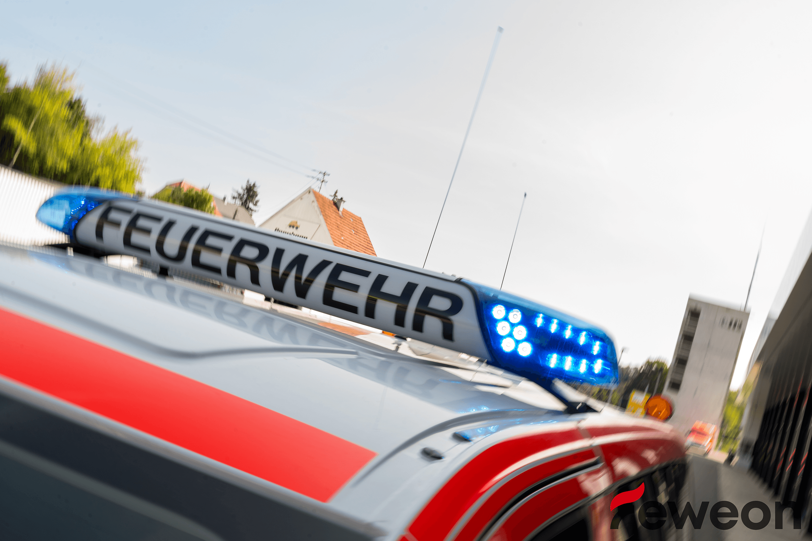 FW-W: FW-W: Wohnungsbrand in Nächstebreck- Feuerwehr bringt Person über Drehleiter in Sicherheit