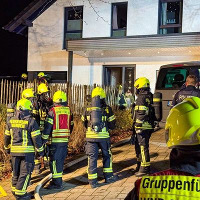 FW Wenden: Feuer mit Menschenleben in Gefahr in Wenden-Heid