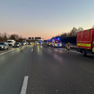 FW Ratingen: Auffahrunfall mit eingeschlossener Person auf der BAB 3