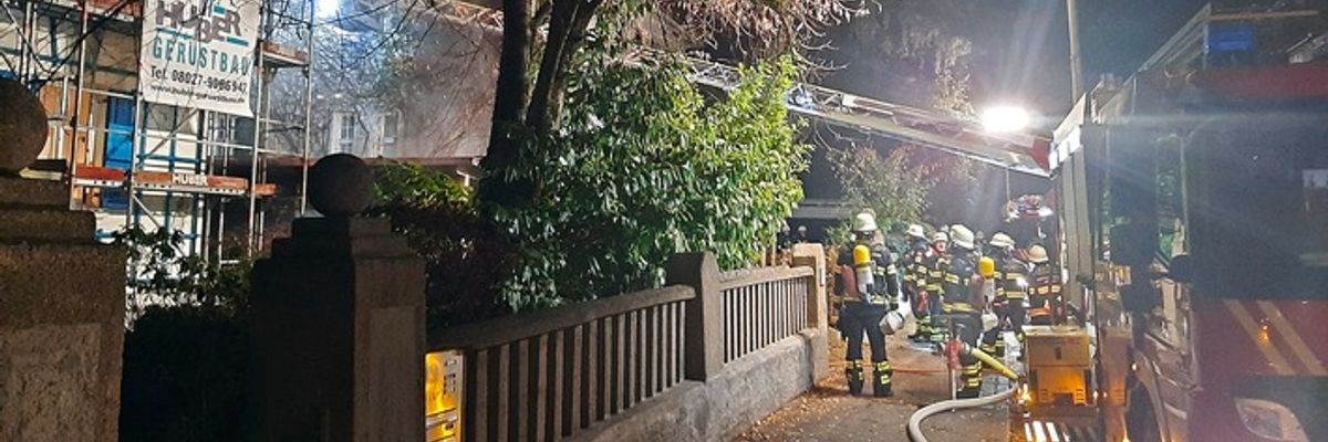 FW-M: Zwei Carports in Brand (Solln)