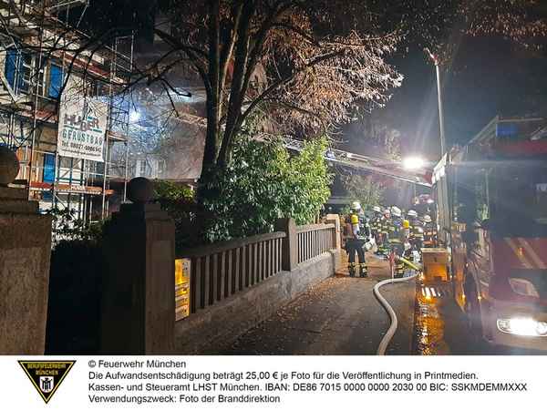 FW-M: Zwei Carports in Brand (Solln)