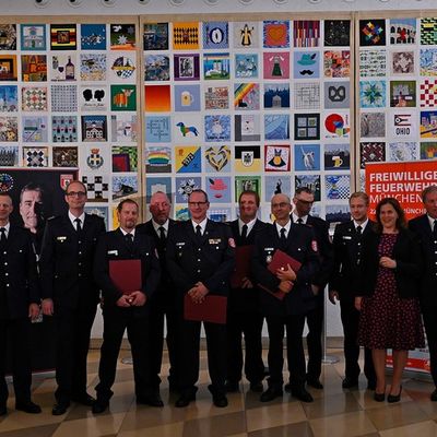 FW-M: Feuerwehr-Ehrungen für Engagement und Einsatzbereitschaft (München)
