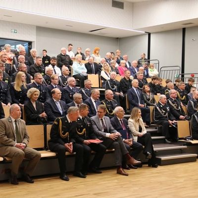 FW Lehrte: Feuer der Freundschaft neu entfacht - Delegation der Stadtfeuerwehr Lehrte besucht die Feuerwehr im polnischen Trzcianka zum 80 jährigen Jubiläum