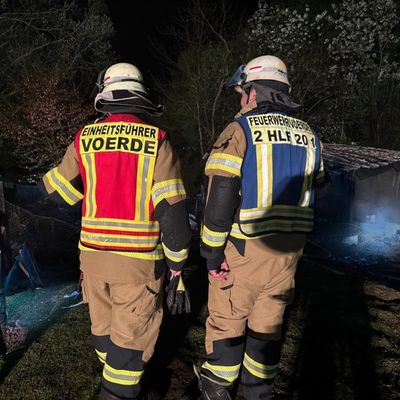FW Voerde: Flammen von weitem sichtbar