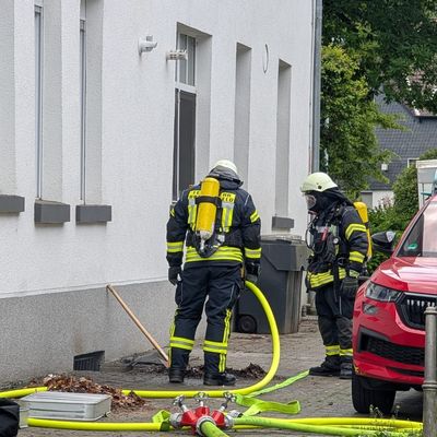 FW-EN: Brandeinsätze und massive Ölspur in Breckerfeld
