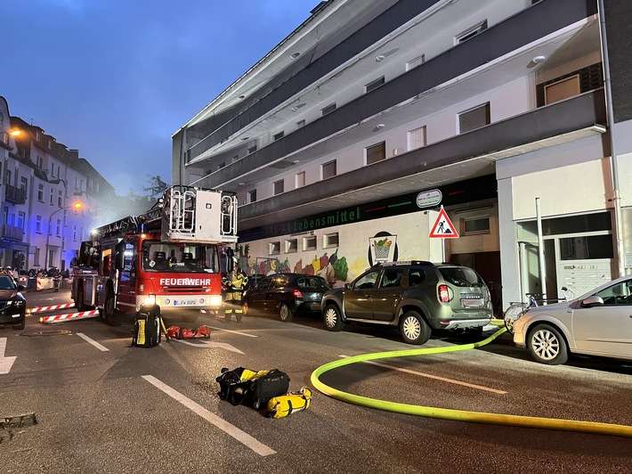 FW-E: Kellerbrand in Frohnhausen - 39 Personen mit Drehleitern gerettet