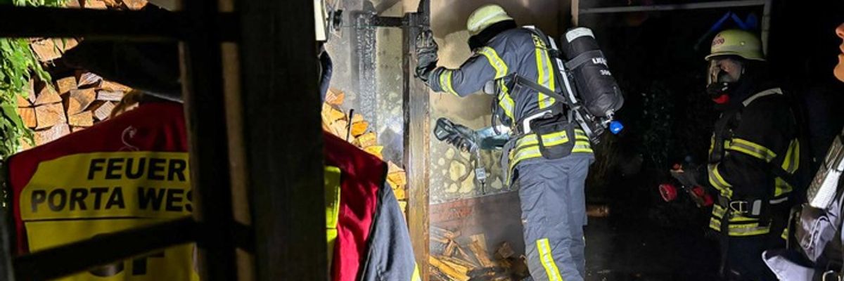 FW Porta Westfalica: 24.12.2025 - Costedt: Brand an Heiligabend kann schnell gelöscht werden.