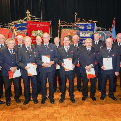 FW Paderborn: Zahlreiche Ehrungen bei der Jahreshauptversammlung der Gesamtwehr der Feuerwehr Paderborn