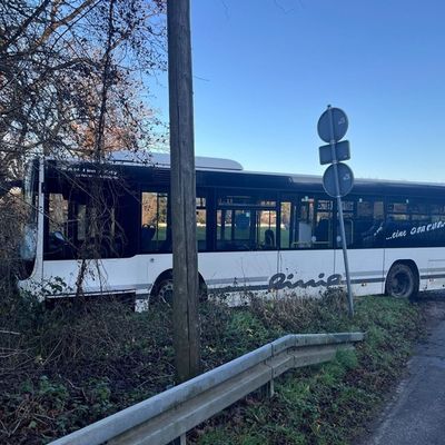 FW-EN: Wetter - zwei kleinere Hilfeleistungseinsätze sowie ein Verkehrsunfall mit Linienbus
