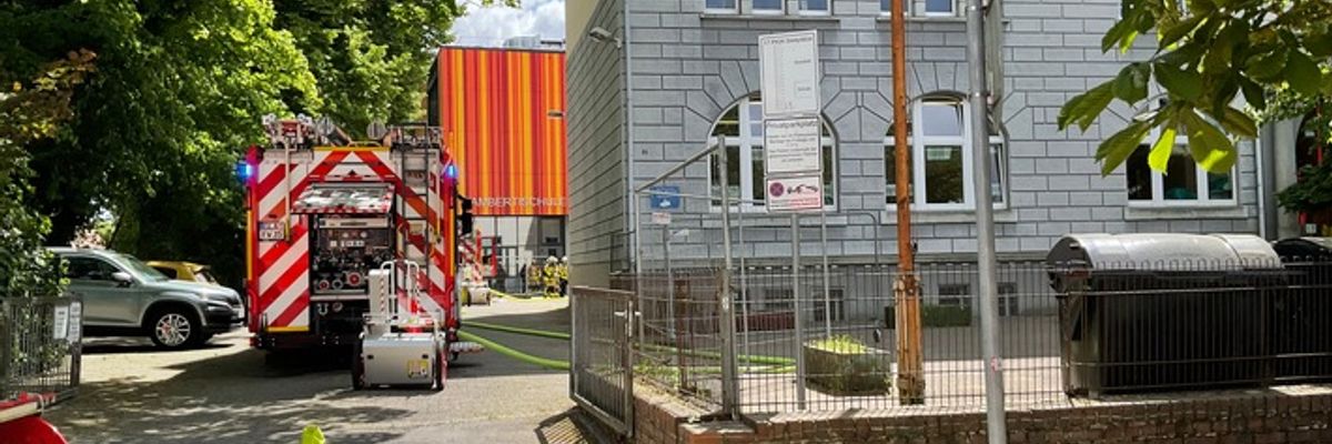 FW-GLA: Brand in einer Schule in Gladbeck-Mitte