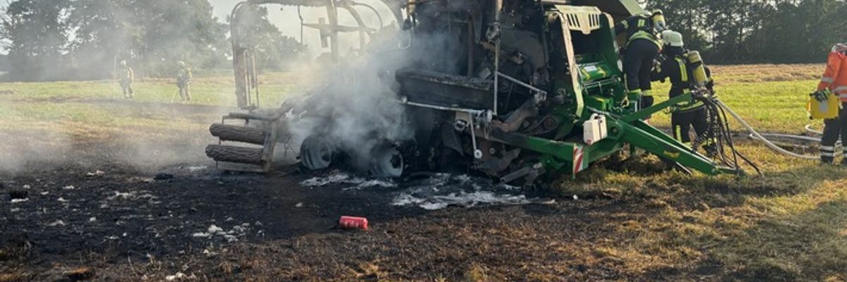 FW-ROW: Presse auf Feld in Vollbrand