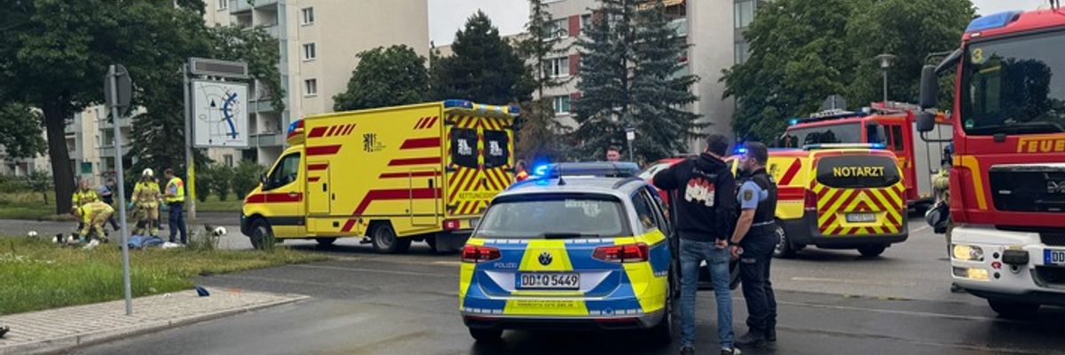 FW Dresden: Tödlicher Verkehrsunfall - Motorradfahrer verstirbt an der Einsatzstelle